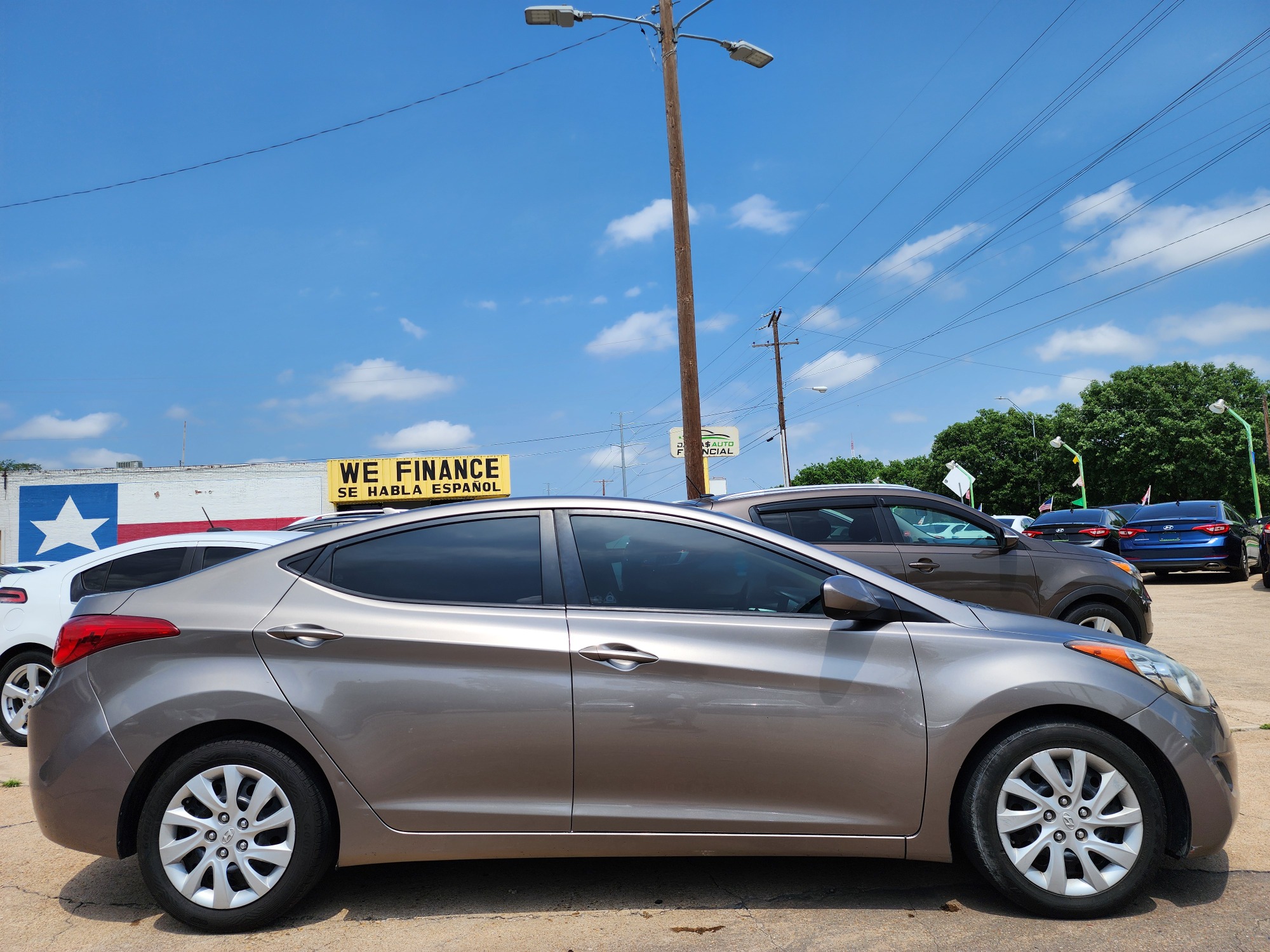 2013 GOLD Hyundai Elantra GLS (5NPDH4AE6DH) with an 1.8L L4 DOHC 16V engine, 6-Speed Automatic transmission, located at 2660 S.Garland Avenue	, Garland, TX, 75041, (469) 298-3118, 32.885387, -96.656776 - Photo #2